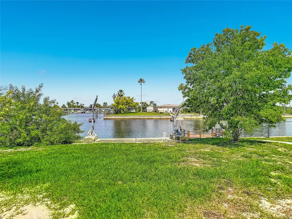 12524 5th Isle Hudson FL 34667