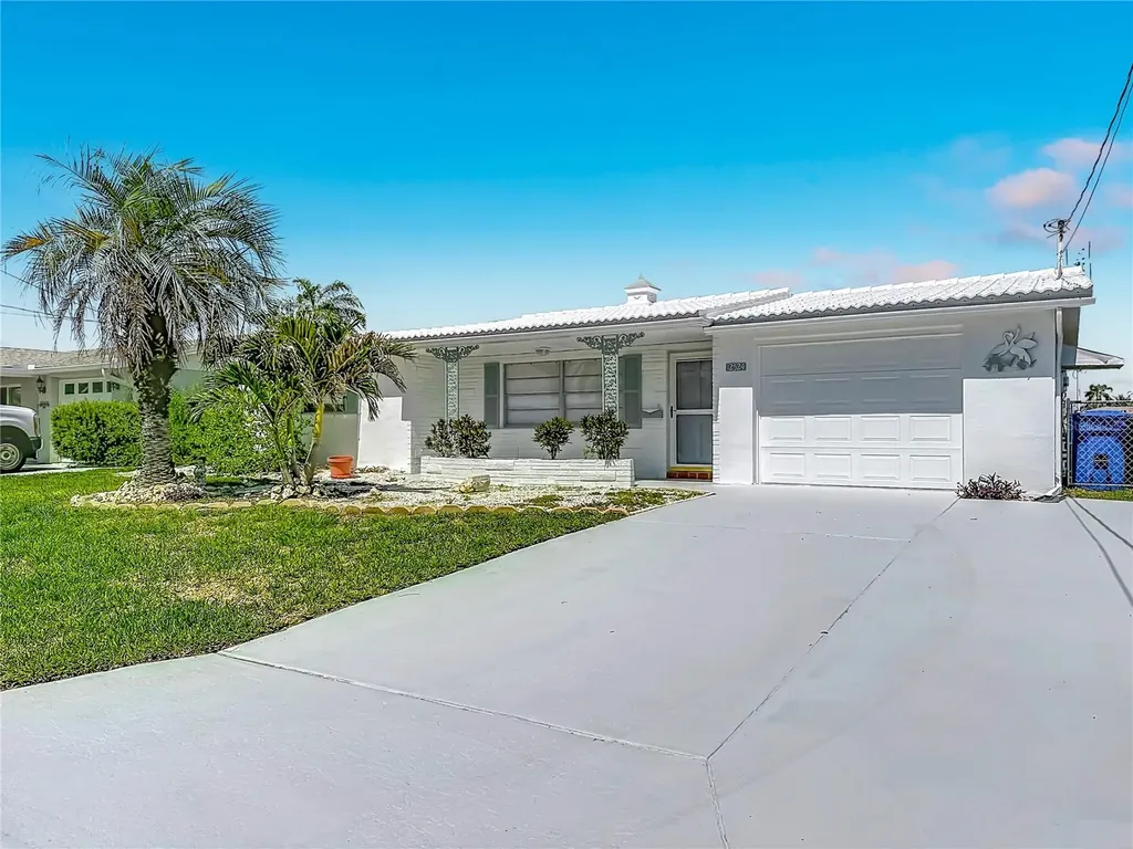 12524 5th Isle Hudson FL 34667