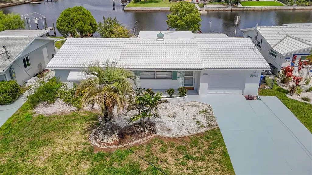 12524 5th Isle Hudson FL 34667