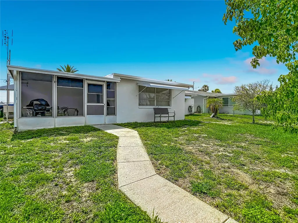 12524 5th Isle Hudson FL 34667