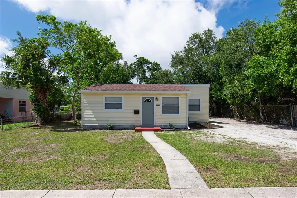 4421 11th Avenue S St Petersburg FL 33711