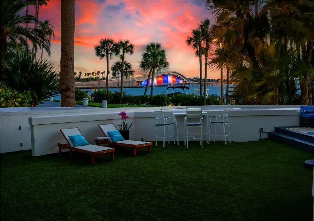 988 Blvd Of The Arts Sarasota FL 34236