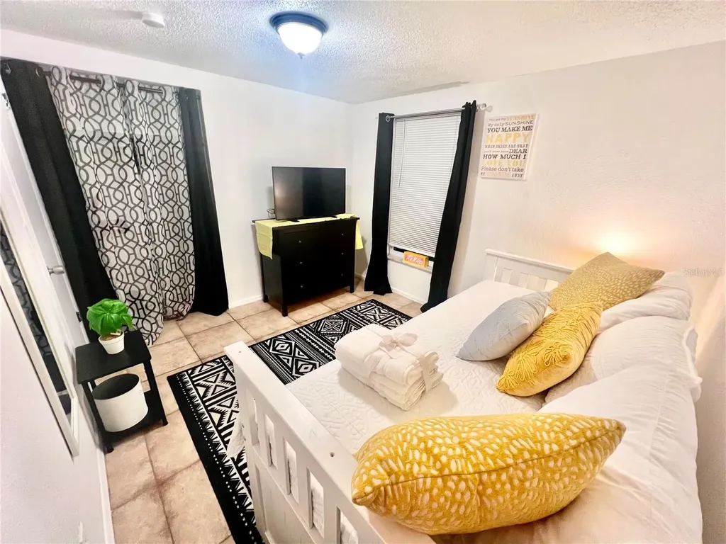 1011 57th Avenue Terrace E Bradenton FL 34203