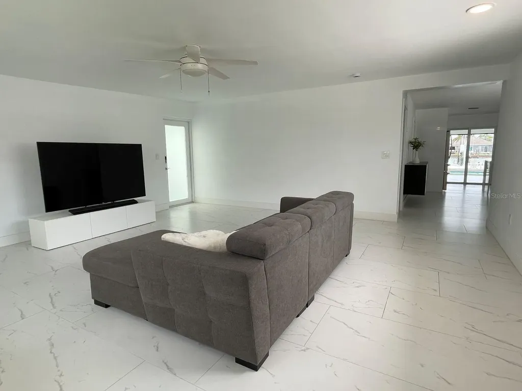 11180 9th Street E Treasure Island FL 33706
