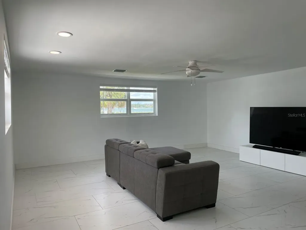 11180 9th Street E Treasure Island FL 33706