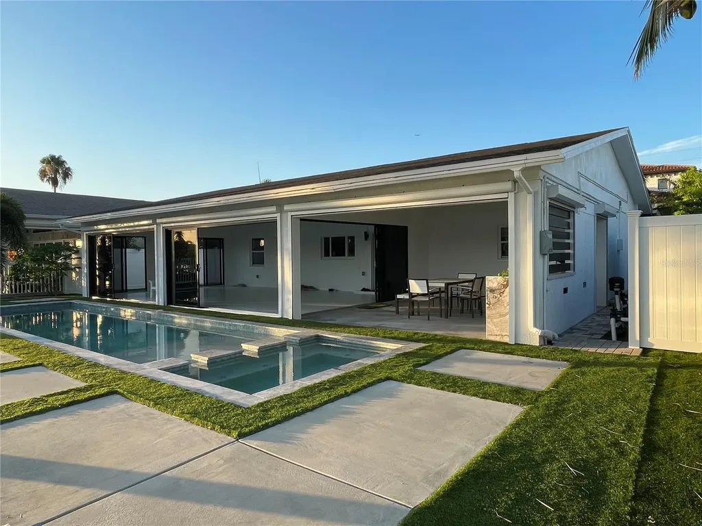11180 9th Street E Treasure Island FL 33706