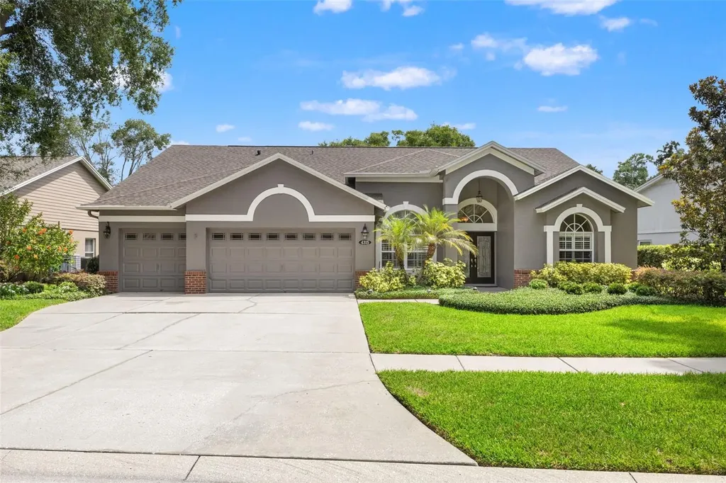 4315 Round Lake Tampa FL 33618