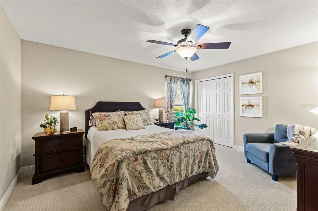 4315 Round Lake Tampa FL 33618