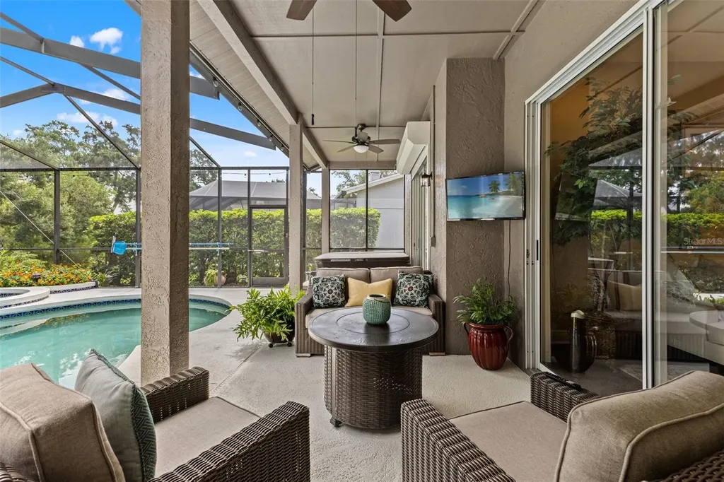4315 Round Lake Tampa FL 33618