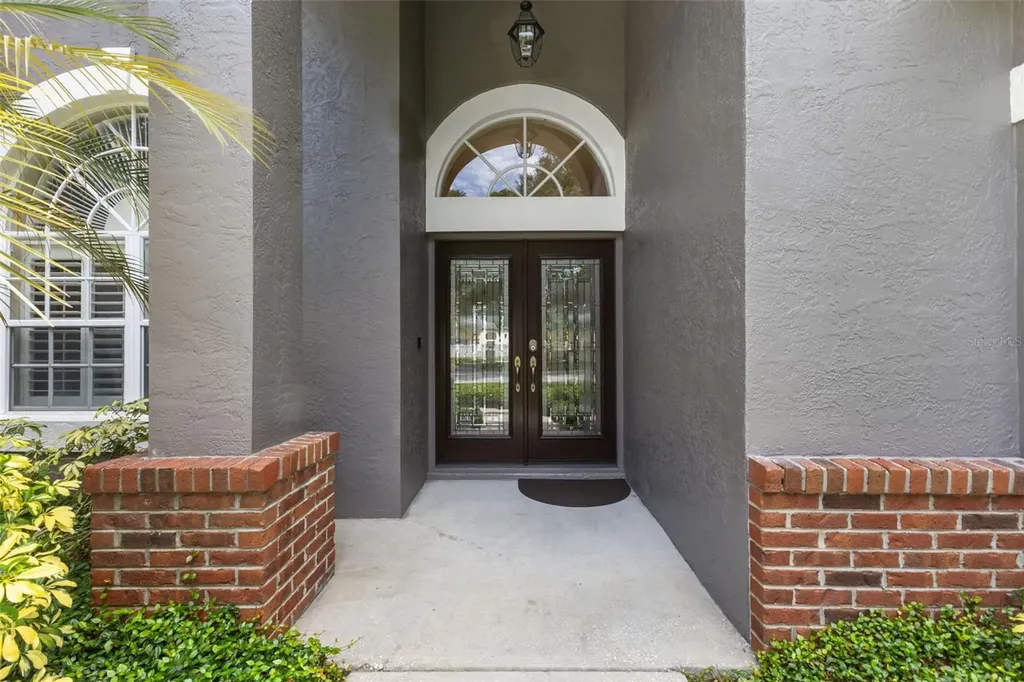 4315 Round Lake Tampa FL 33618