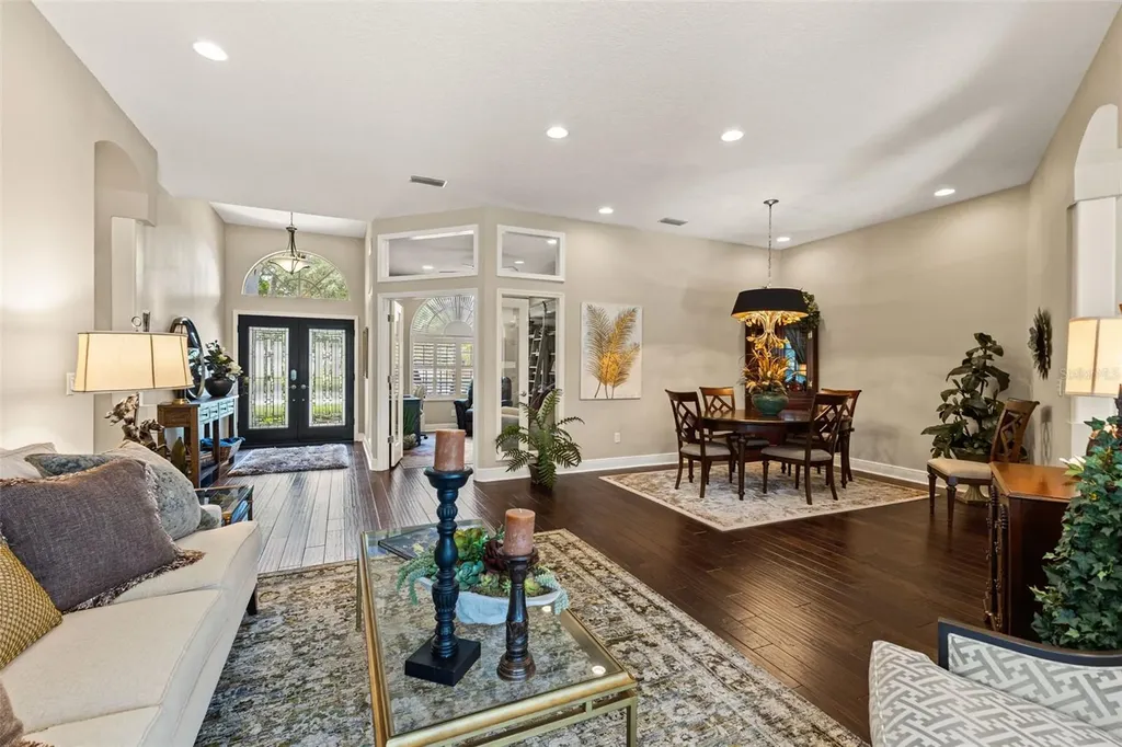 4315 Round Lake Tampa FL 33618