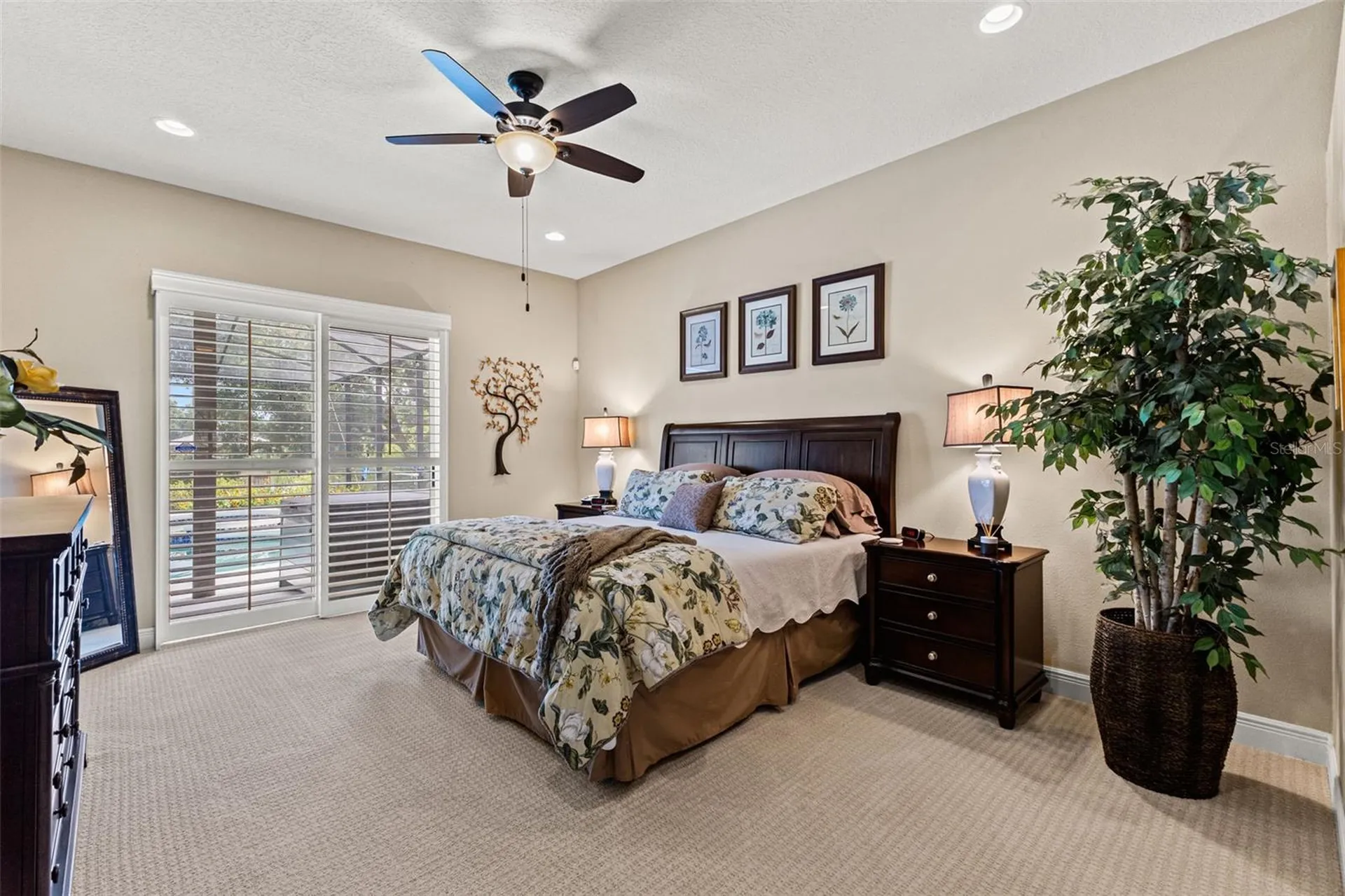 4315 Round Lake Tampa FL 33618