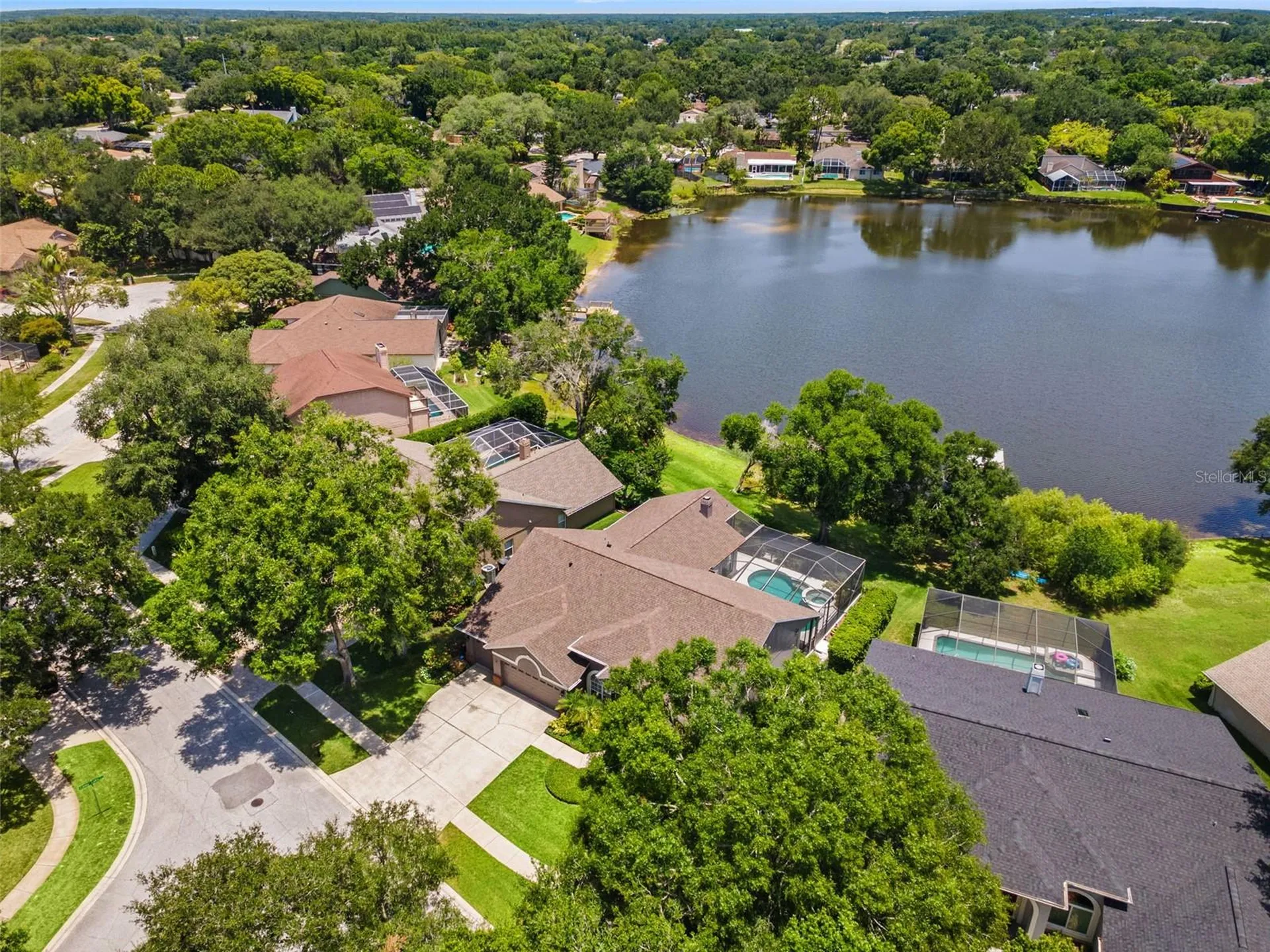 4315 Round Lake Tampa FL 33618