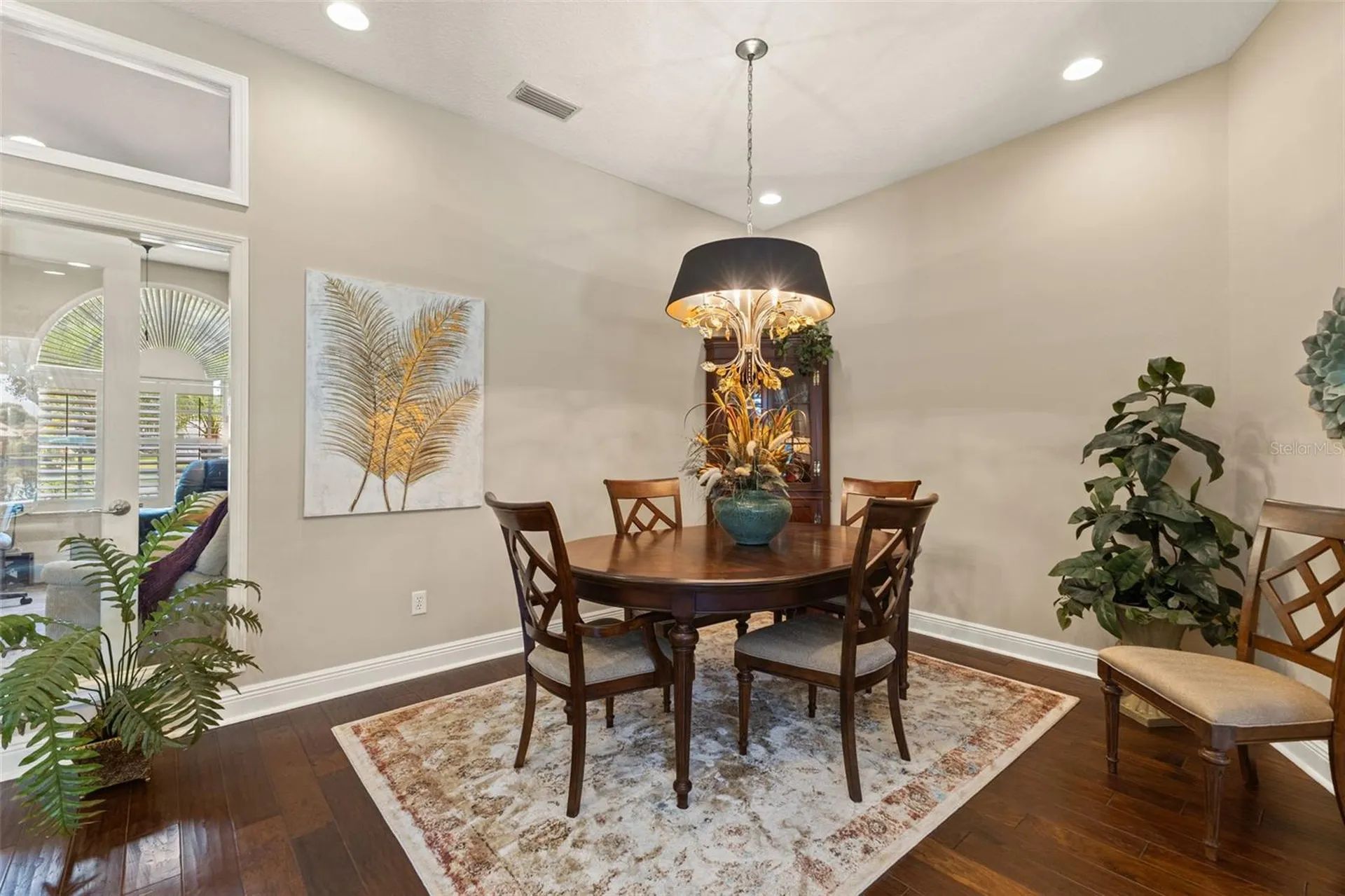 4315 Round Lake Tampa FL 33618