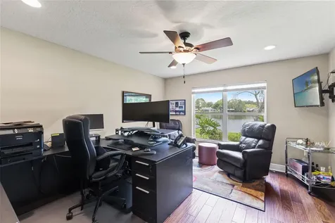 4315 Round Lake Tampa FL 33618