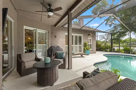 4315 Round Lake Tampa FL 33618