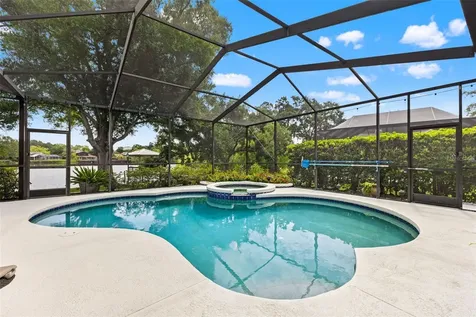 4315 Round Lake Tampa FL 33618