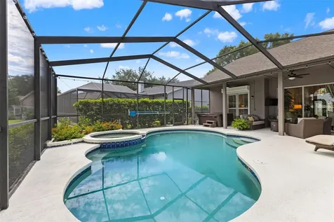 4315 Round Lake Tampa FL 33618