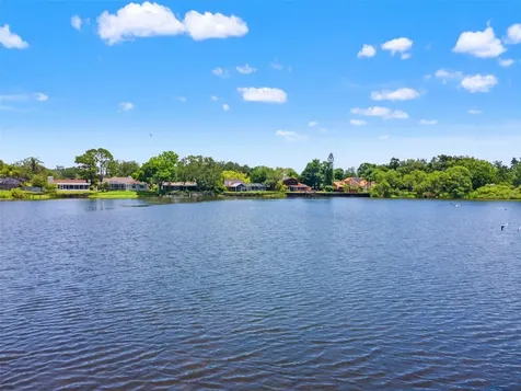 4315 Round Lake Tampa FL 33618