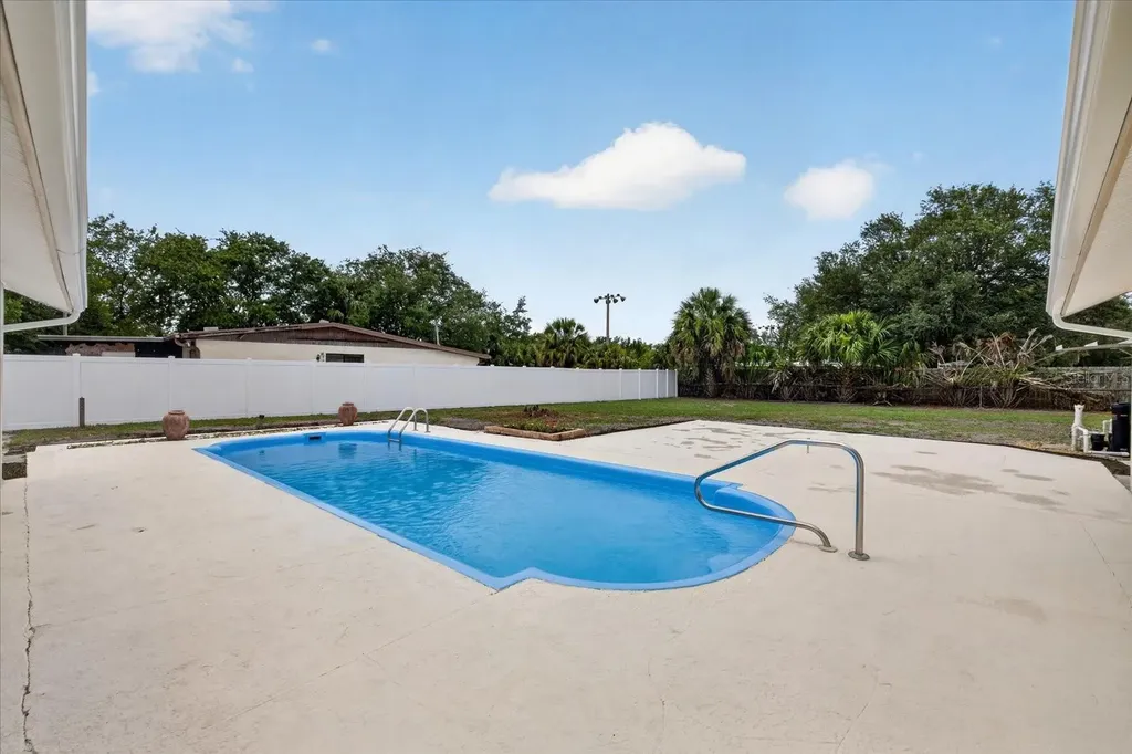 5302 E 14th Avenue Tampa FL 33619