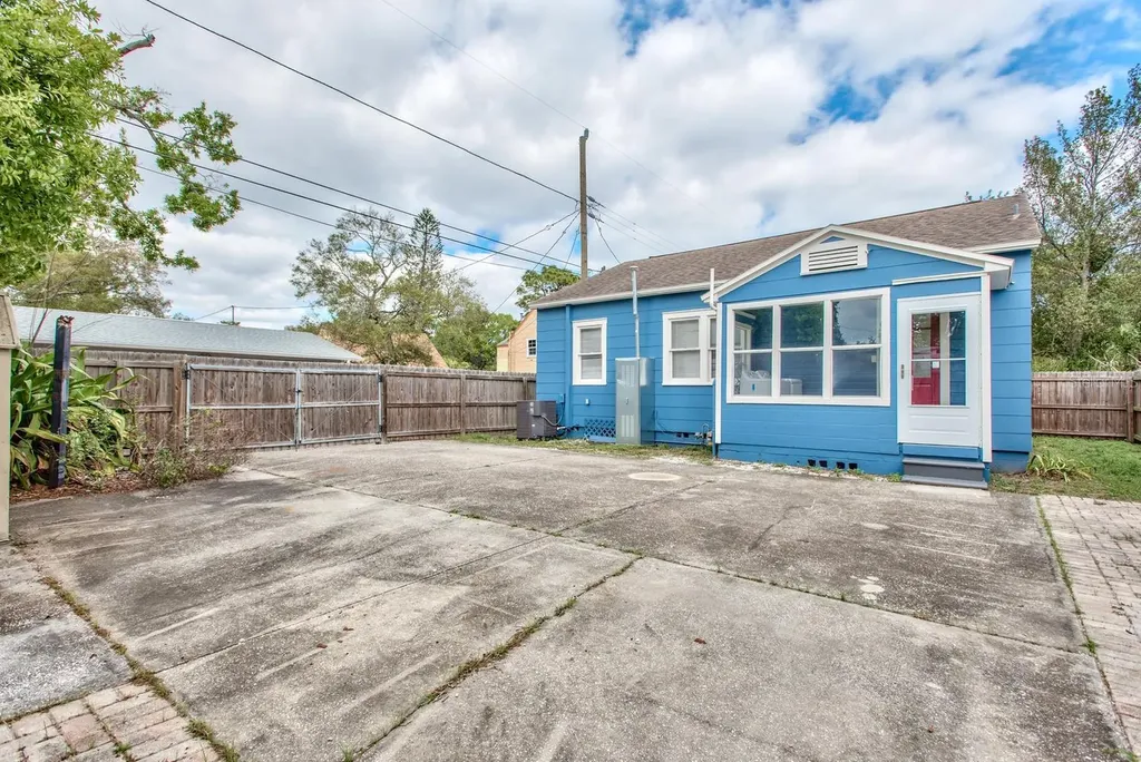 1230 27th Street N St Petersburg FL 33713
