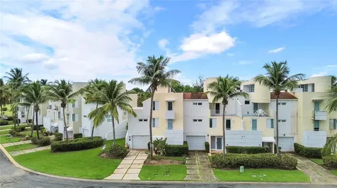 15 1 Villas Del Golf Oest Kenedy Dorado PR 00646