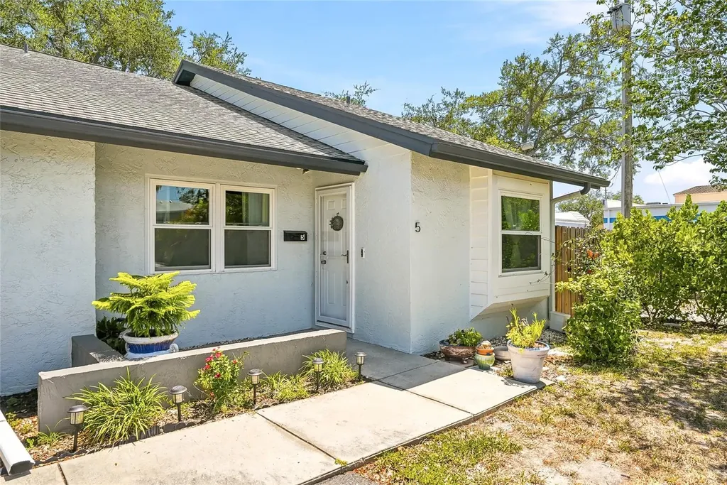 366 47th Avenue N St Petersburg FL 33703