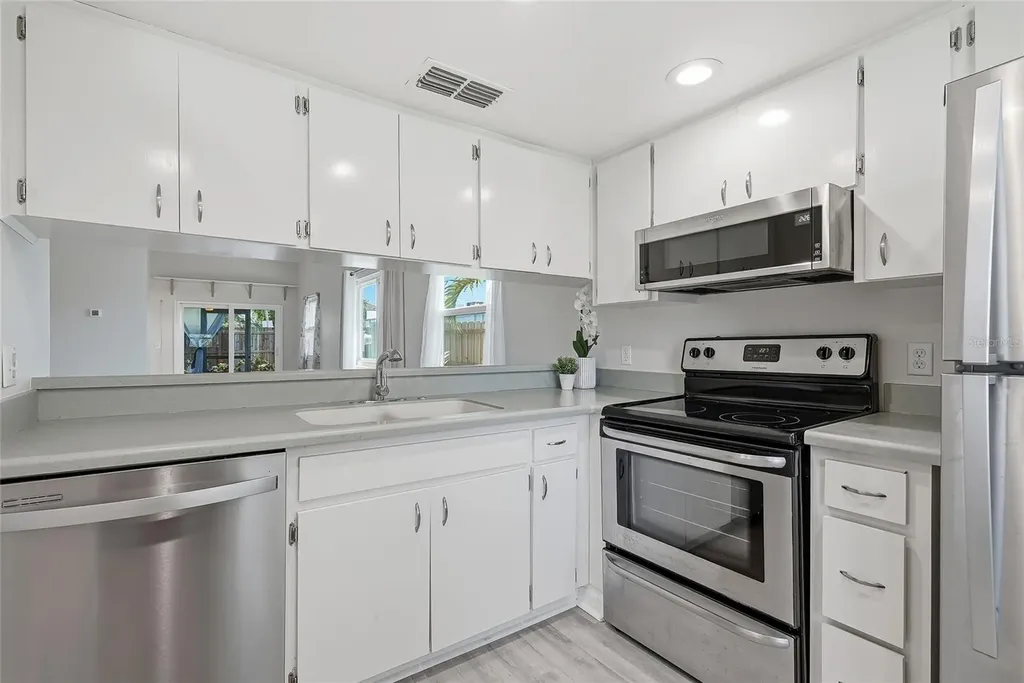 366 47th Avenue N St Petersburg FL 33703