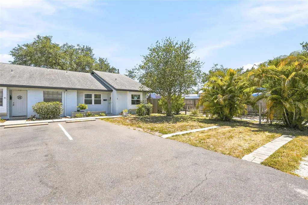 366 47th Avenue N St Petersburg FL 33703