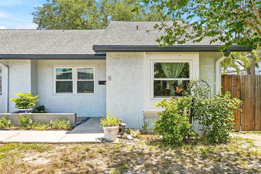 366 47th Avenue N St Petersburg FL 33703