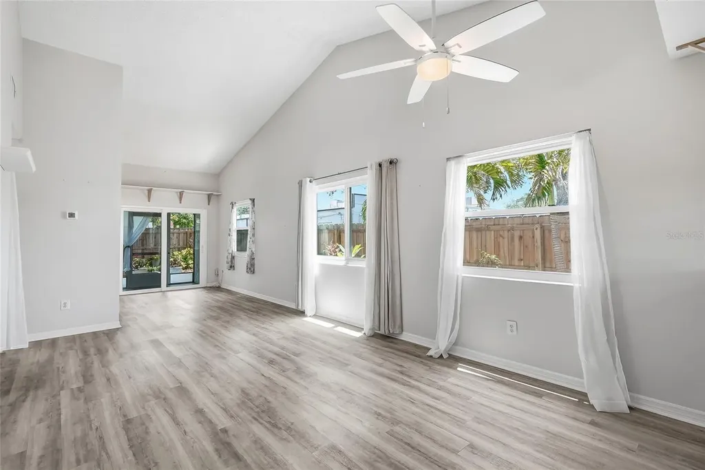 366 47th Avenue N St Petersburg FL 33703