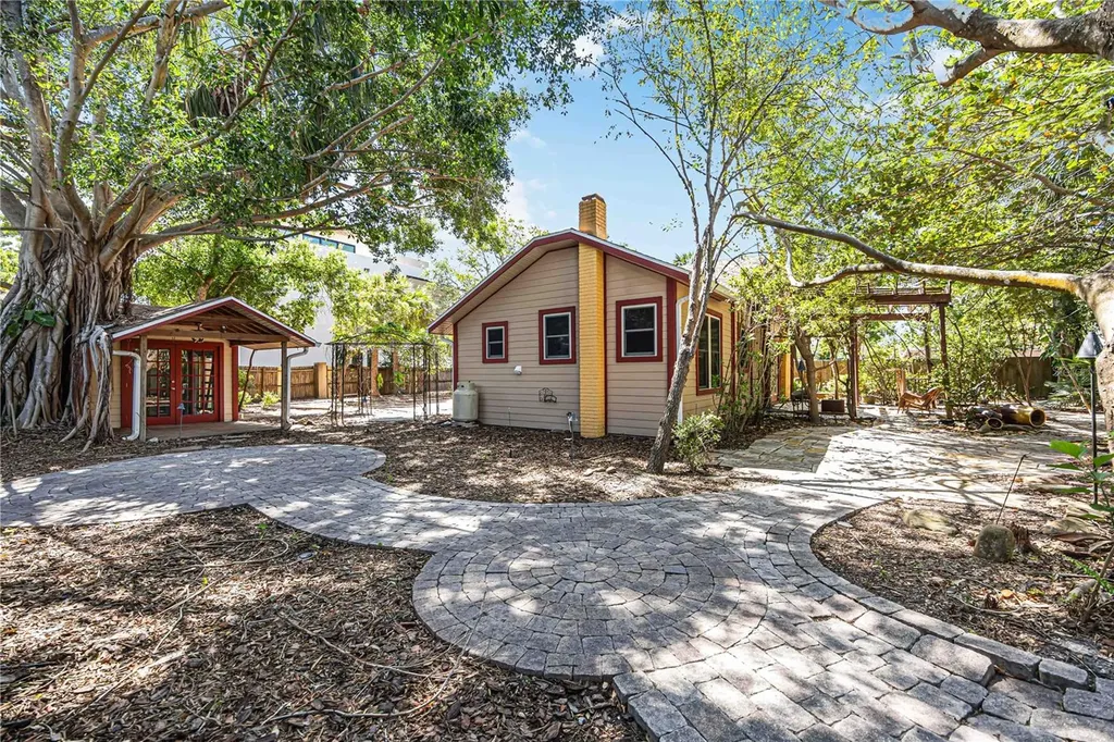 1743 8th Street Sarasota FL 34236