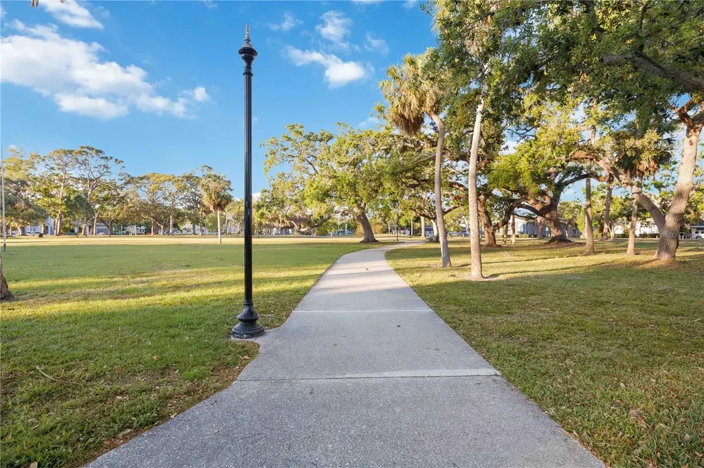 1743 8th Street Sarasota FL 34236