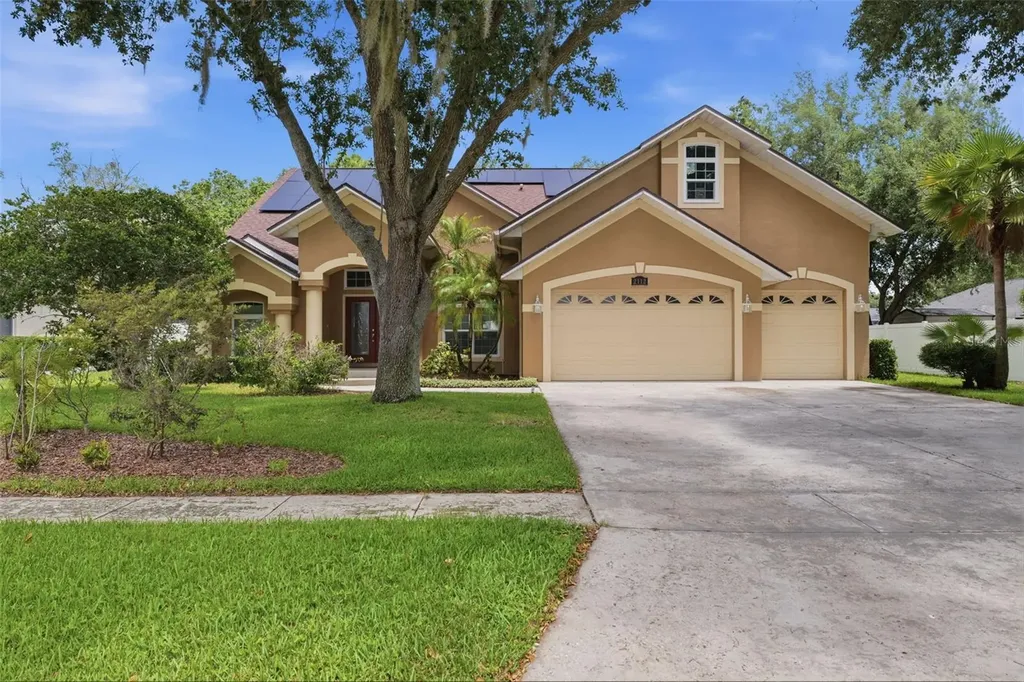 2112 Heritage Crest Drive Valrico FL 33594
