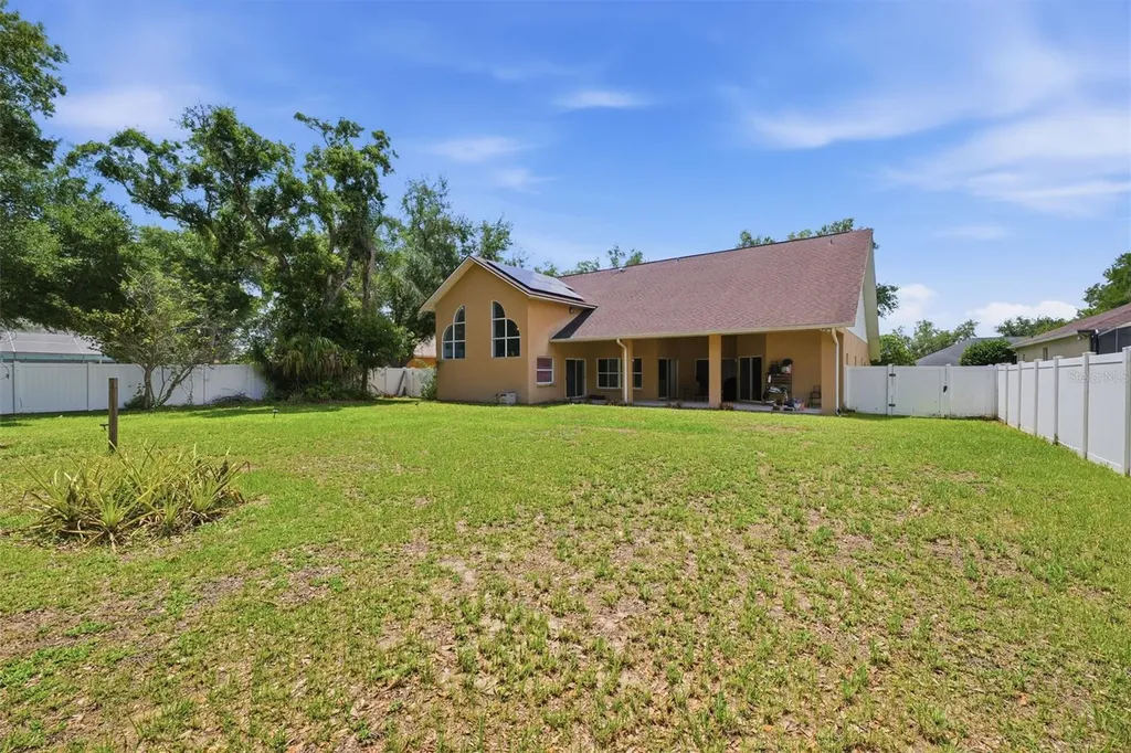2112 Heritage Crest Drive Valrico FL 33594