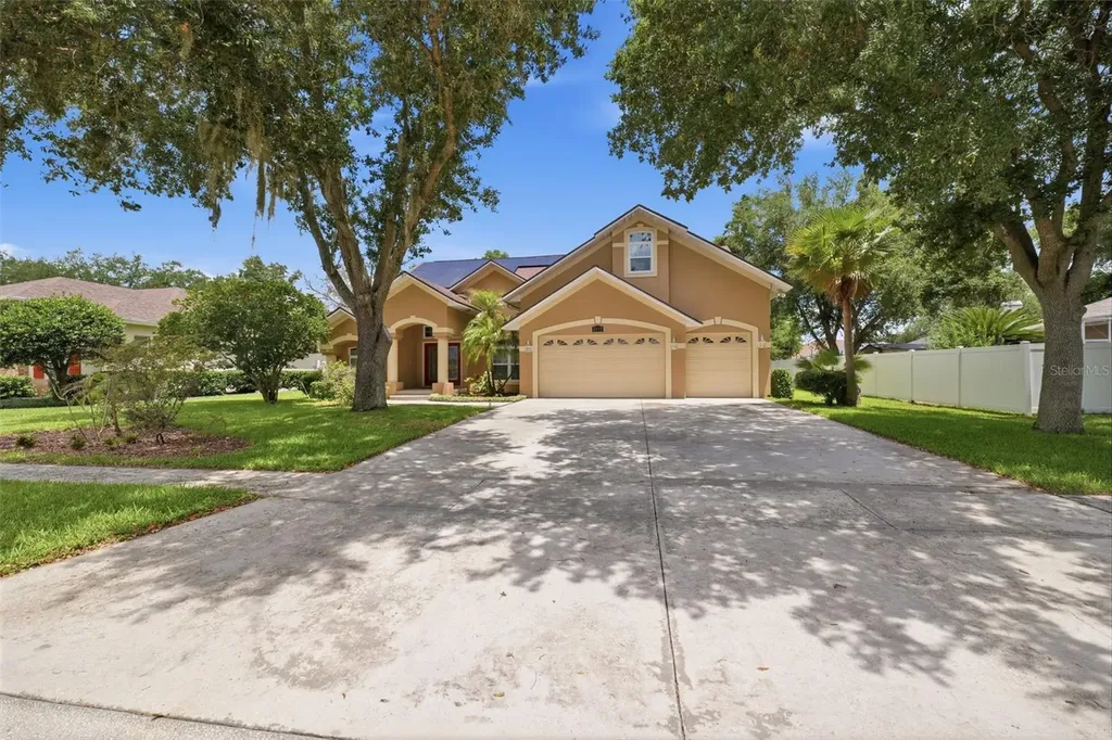 2112 Heritage Crest Drive Valrico FL 33594
