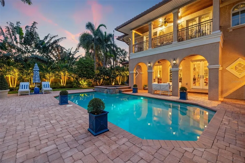 1124 Seville Lane NE St Petersburg FL 33704