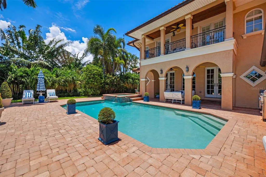 1124 Seville Lane NE St Petersburg FL 33704