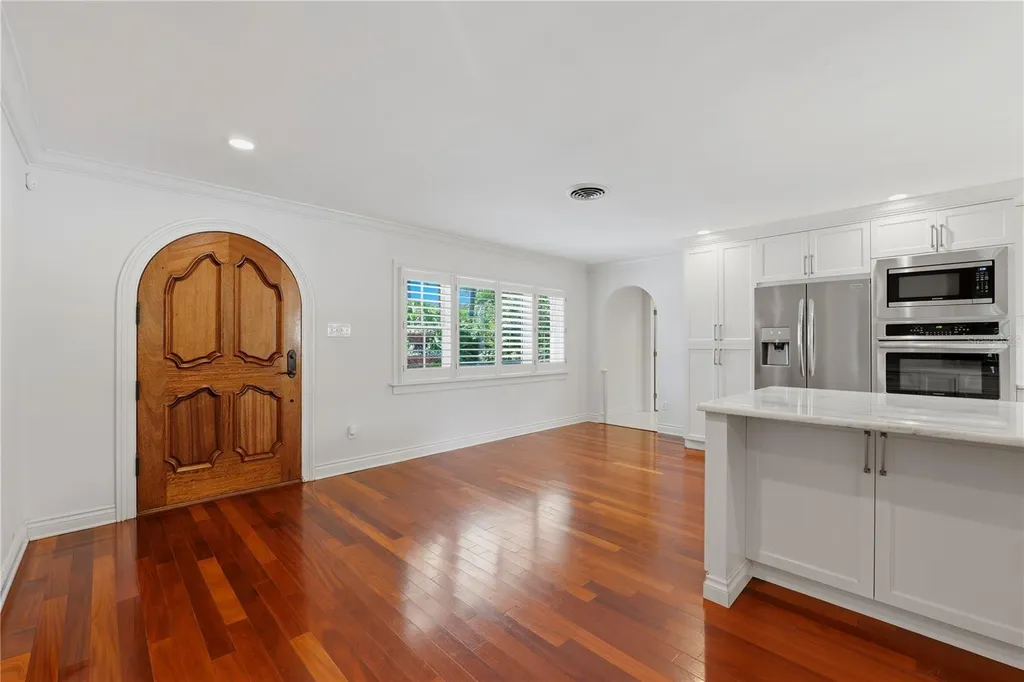 1124 Seville Lane NE St Petersburg FL 33704