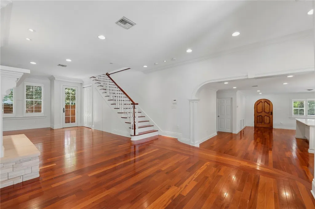1124 Seville Lane NE St Petersburg FL 33704