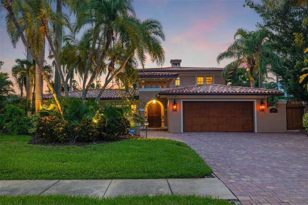 1124 Seville Lane NE St Petersburg FL 33704