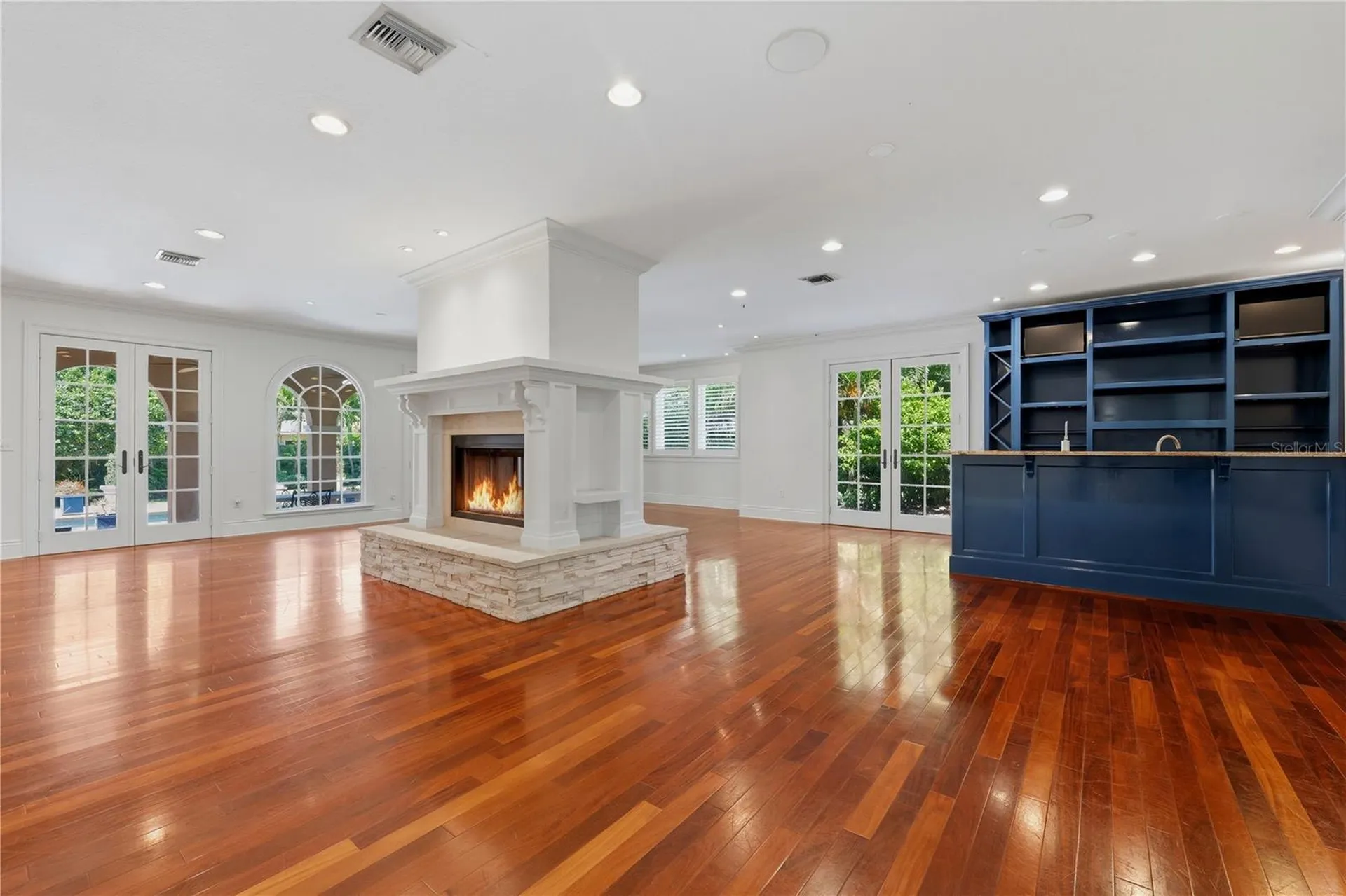 1124 Seville Lane NE St Petersburg FL 33704