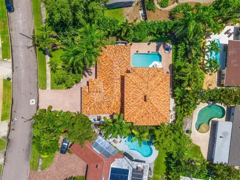 1124 Seville Lane NE St Petersburg FL 33704