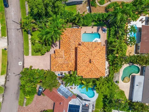 1124 Seville Lane NE St Petersburg FL 33704
