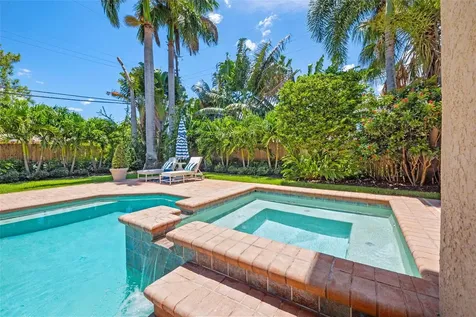 1124 Seville Lane NE St Petersburg FL 33704