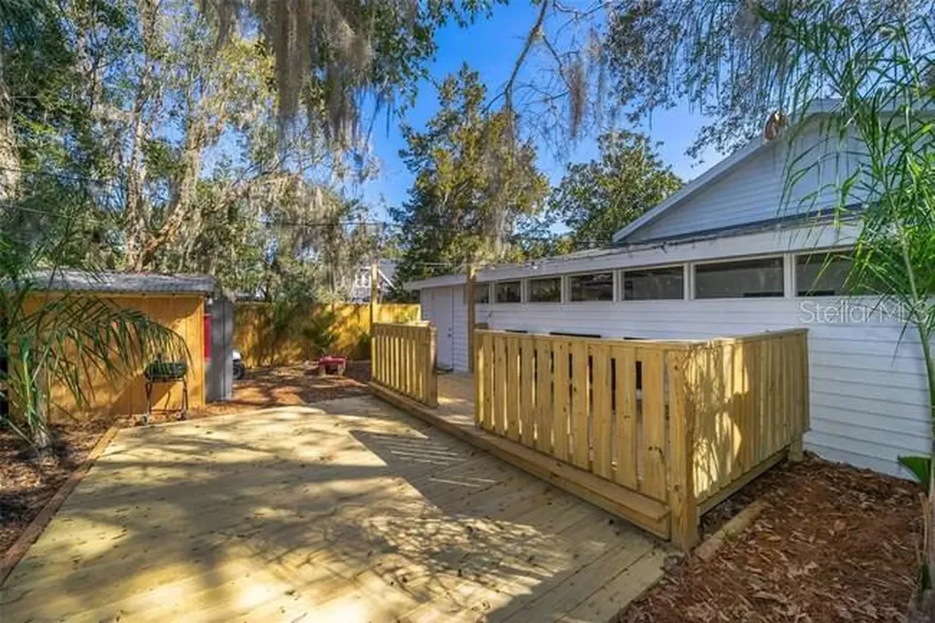 325 S 2nd Street Leesburg FL 34748