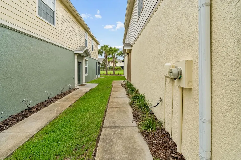 5017 White Sanderling Court Tampa FL 33619