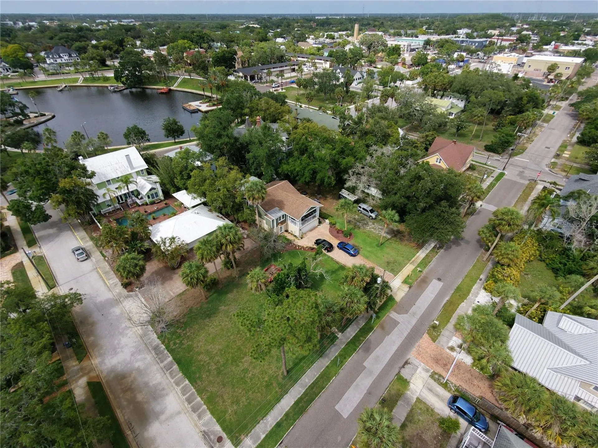 Lemon Street Tarpon Springs FL 34689