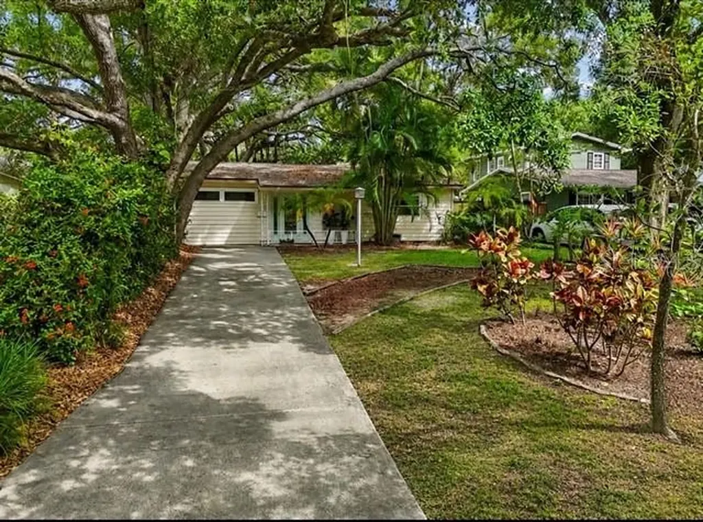 930 Montrose Boulevard N St Petersburg FL 33703