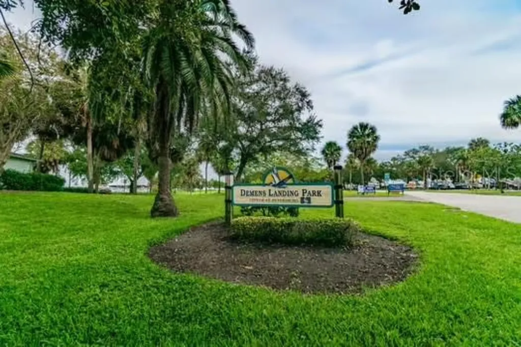 930 Montrose Boulevard N St Petersburg FL 33703